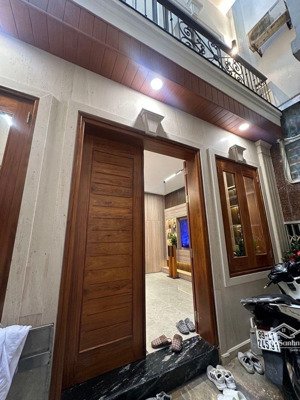 siêu phẩm phố bạch mai - 6 tầng thang máy - hai thoáng trước sau - ô tô đỗ cổng - sổ đỏ chính chủ