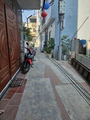 đại tự, kim chung. nhà đẹp mới xây dọn về đón tết.