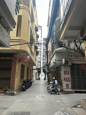 trần quốc hoàn cầu giấy | 19.5 tỷ
phân lô cán bộ ngõ thông bàn cờ ô tô vỉa hè kinh doanh