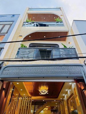 xoay vốn làm ăn bán nhà nguyễn trãi -quận 1.giá 4tỷ2/76.9m2 cho thuê 29triệu. gần ngân hàng vietcom