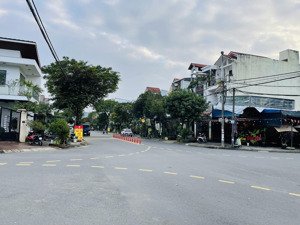 chính chủ gởi bán lô góc ngã 4 đường 10,5m trần văn trà - mẹ thứ - hòa xuân - hướng đông , đông bắc