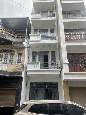 chính chủ cho thuê ccmn 35m2 tại ngõ 286 giáp bát 4tr5/th