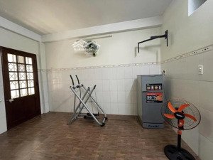 góc 2 mặt tiền cực hiếm giá 12 tỷ mua đất tặng nhà mê lửng cho thuê được 13 triệu/t