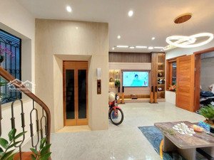 bán gấp nhà phố ô đồng lầm,thang máy, cạnh hồ ba mẫu , cv thống nhất.30m ra phố,ô tô đỗ cạnh 43m 5t