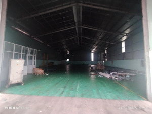 cho thuê nhà xưởng 1000m2. trạm điện 250kva. giá 55tr/tháng.