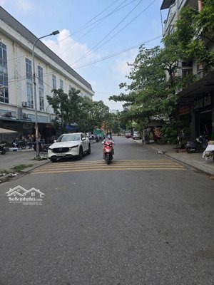 nằm trong trung tâm phát triển nhất tại từ sơn, đối diện chợ giầu