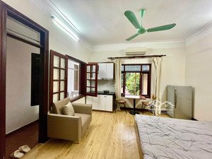 cho thuê căn hộ phố bà triệu, dt 40m2, gồm 1pn, đầy đủ nội thất, vệ sinh khép kín, giá 7,2tr/tháng