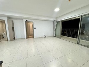 bán căn hộ 113m2 - 3pn 2wc - 4.5 tỷ - ban công siêu rộng