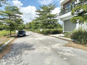 BÁN GẤP ĐẤT PHÂN LÔ KĐT VĨNH YÊN CENTER CITY 100m MT5m hướng NAM giá 2,75 TỶ SỔ ĐỎ CC 0988296228