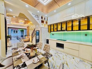 chú nhung kí gửi bán nhà đường cô giang phường cô giang quận 1 giá tốt 70m2. hẻm 6m