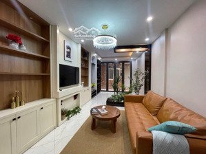 nhà mới nguyễn văn cừ 5 tầng ,ô tô đỗ cổng, chỉ 8.3 tỷ