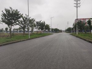 bạn 950m2 đất và kho xưởng 3 tầng cụm làng nghề đại thắng. mặt đường ngọc hồi phú xuyên 62m