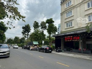 cho thuê khách sạn phú mỹ hưng, mt cao triều phát, 7 tầng, 24 phòng, đầy đủ nội thất, doanh thu tốt