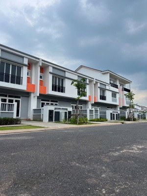 ecolakes vườn thiên đàng 2 giai đoạn 2 1 trệt 1 lầu thô bên trong