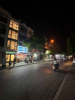 18triệu - cho thuê nhà 6 tầng thang máy mặt phố tdc thanh am -xóm lò