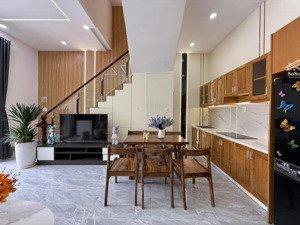 nhà bên trường học, đường thạnh lộc 37, dt:5mx12m, trệt, 2 lầu, 4pn, p.thờ, sân phơi, 5.5 tỷ