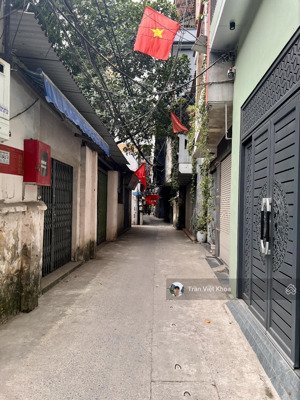 hiếm có! giá mặt đất ngoi lên hơn 7 tỷ - 5 tầng 33m - ngõ đẹp ba gác đua - gần ngã tư sở