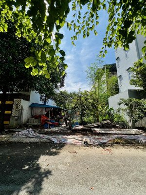 rẻ nhất unbd tml ! bán lô đất đẹp - 10x20m - hầm 4 tầng - đối diện công viên - giá 105tr/m2