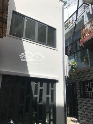 bán nhà ngay ga sài gòn -cmt8- nhà 2 mặt - 27m- 2 tầng- giá 5.5tỷ