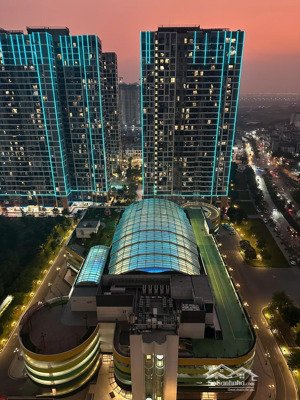 bán nhanh 1 căn góc duy nhất 2pn, 74m2 view biệt thự, bể bơi, hồ gia lâm