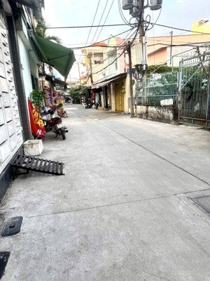 hxh 8m - thạch lam - 2 tầng btct sân thượng - dt: ngang 4 x dài 14.5 - vuông vứt - chỉ hơn 7t