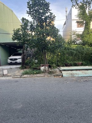 lô cặp. diện tích 198m.ngang 11m.đường 7m5.phan văn trị.chính chủ