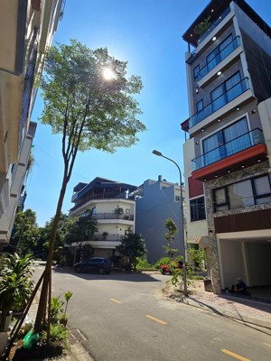 nhà miễn chê- dt 59m2 - đường 12m có vỉa hè- 7 tầng thang máy- vừa ở vừa làm văn phòng