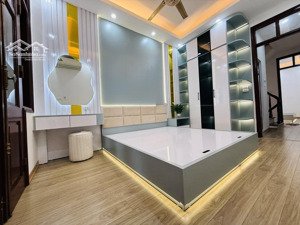 bán nhà phố lò đúc nhỉnh 7 tỷ có 40 mét 5 tầng ở sướng gần oto