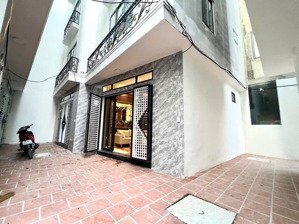 nhà chính chủ đẹp long lanh ,tặng nội thất xịn ,ô tô đỗ cửa ,kinh doanh nhỏ , gần chợ hà đông