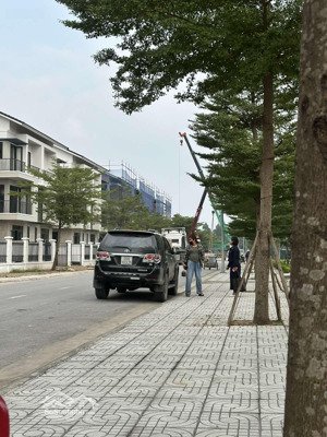 bán shophouse hoàn thiện đẹp trong khu đô thị singapore, đang cho thuê 16tr/ tháng