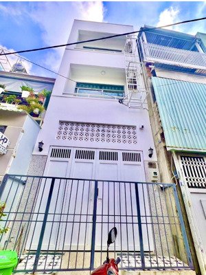 chỉ 7 tỷ- 4 tầng xây mới- thu nhập 20tr/th- ngay siêu thị aeon tân phú.