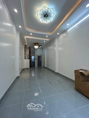 nhà mới 100%, thang máy ô tô đỗ cửa, đông thiên