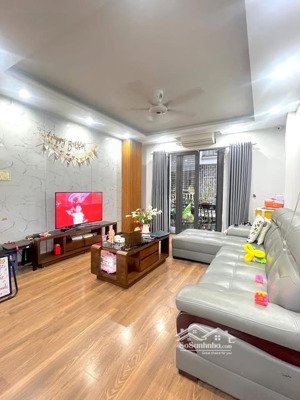 lô góc cầu giấy, 2 thoáng, oto tránh, kinh doanh sầm uất, 4 phòng ngủ rộng, sổ vuông, 45m*5t