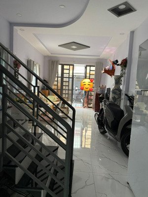 48.8m2 giá 3,5tỷ hẻm thông xe hơi