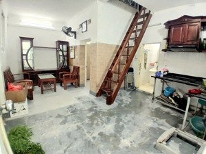 chính chủ cho thuê gấp nhà 33m2 x 2 tầng, 3pn, full đồ, giá siêu rẻ