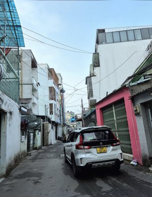 giáp phú nhuận - hẻm xe hơi thông - nguyễn văn công - 4 tầng - chỉ 9.5 tỷ