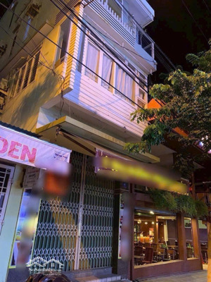 bán nhà 4 tầng mặt đường tôn thất tùng , cách biển 300m , có sẵn dòng tiền 20tr/th , giá chỉ 12 tỷ