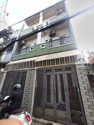 cần bán gấp mt khu họ lê ngang 4m dtcn: 77m2 nhà 3 tầng , ngay trung tâm phường hiệp tân