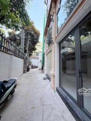 9 tỉ hơn nhà 5 tầng mới đẹp ở liền sát mặt tiền chu văn an
