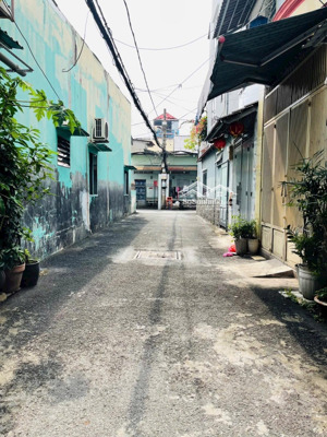 4 tỷ 150, hẻm xe hơi, có sân thượng, cạnh cityland