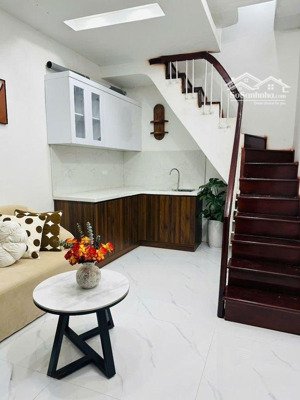 lô góc chợ khâm thiên - đống đa
24m * 4t full nội thất, ba gác tránh, ngõ nông gần phố, giá 5,35 tỷ