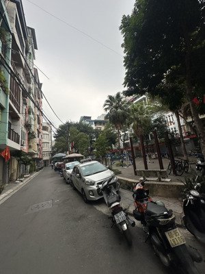 phân lô hoàng cầu, đống đa - ô tô tránh - vỉa hè kinh doanh - ở sướng - ôtô đỗ cửa