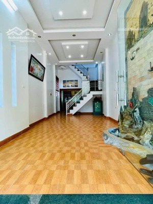 bán nhà mới xây đẹp mặt phố phùng hưng, phường tân hòa, thành phố hòa bình