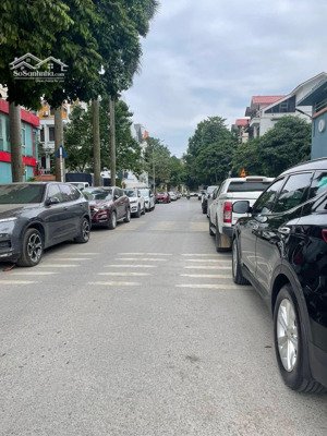 tôi cần bán nhà liền kề mễ trì thượng 5 tầng full nội thất