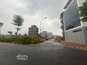 cực hiếm - đất đấu giá huỳnh cung - cách linh đàm chỉ 1.5km phân lô vỉa hè rộng. dt 78,6 - 95,2m