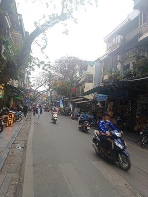 19 tỷ - hàng hiếm phố cổ - lô góc 2 mặt phố - dòng tiền sẵn 70tr/tháng - hàng giầy - hàng buồm