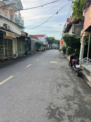 cho thuê nhà mặt tiền, hẻm xe tải 8m, phường an phú đông, q12. giá 16tr/1thang