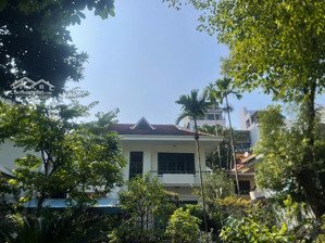 gấp .chính chủ bán biệt thự hồ tây, đường võng thị khu phân lô dân trí cao, 174,5 m2 giá 66,8 tỷ !