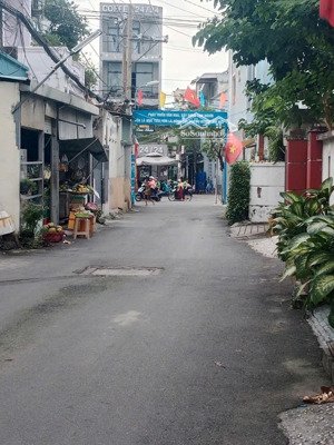 nhà trệt lầu 5,1x15m hẻm 1/ xe hơi vào đường phan huy ích phường 12 ngay siêu thị emart2