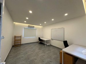 cho thuê nhà nguyên căn mt đường 5a - bình tân ( 4 x 20m ) 3 tầng. giá: 20 triệu/tháng